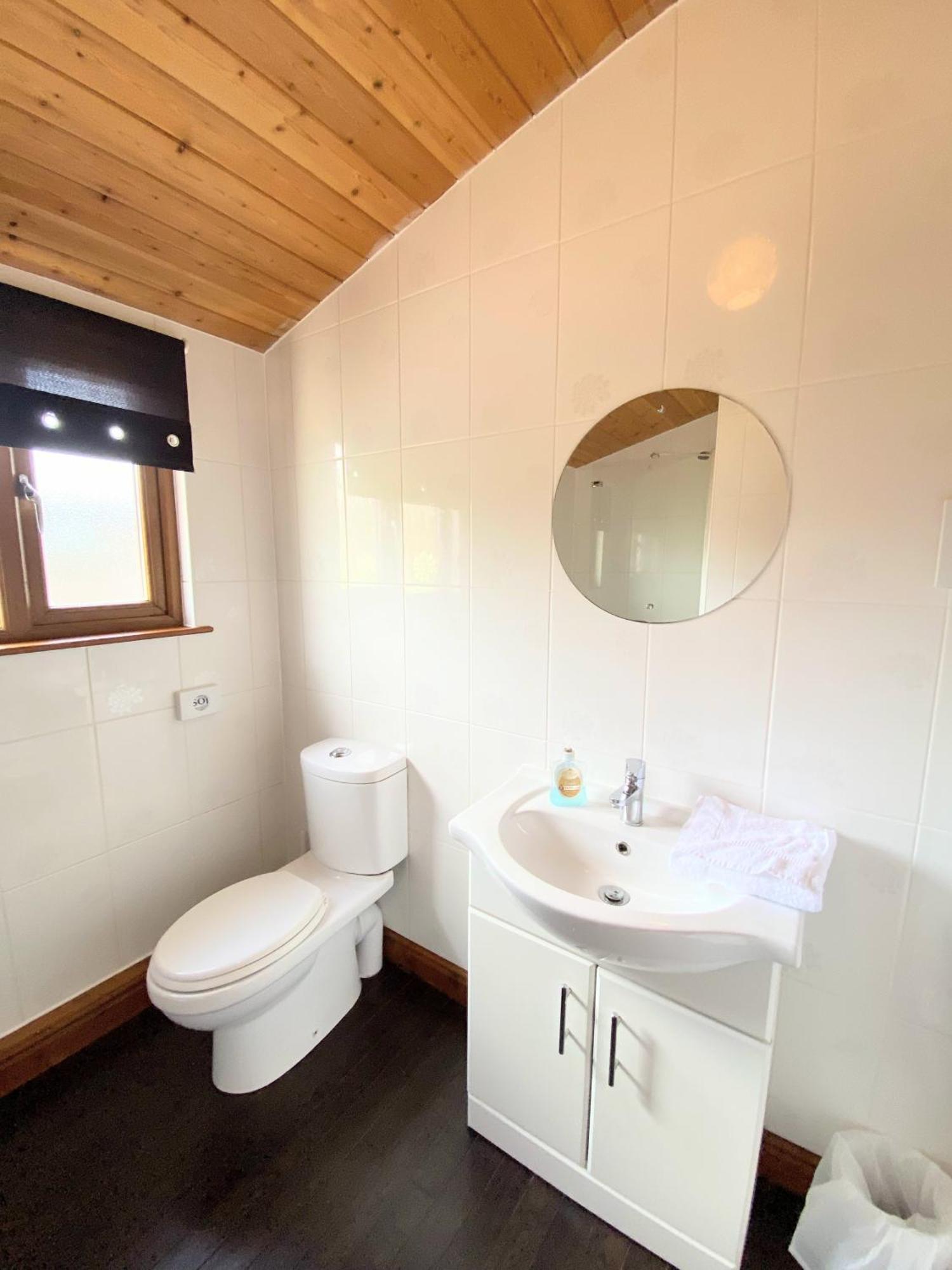 Villa Torridon 12 With Private Hot Tub - Fife - Loch Leven - Lomond Hills Kelty Esterno foto