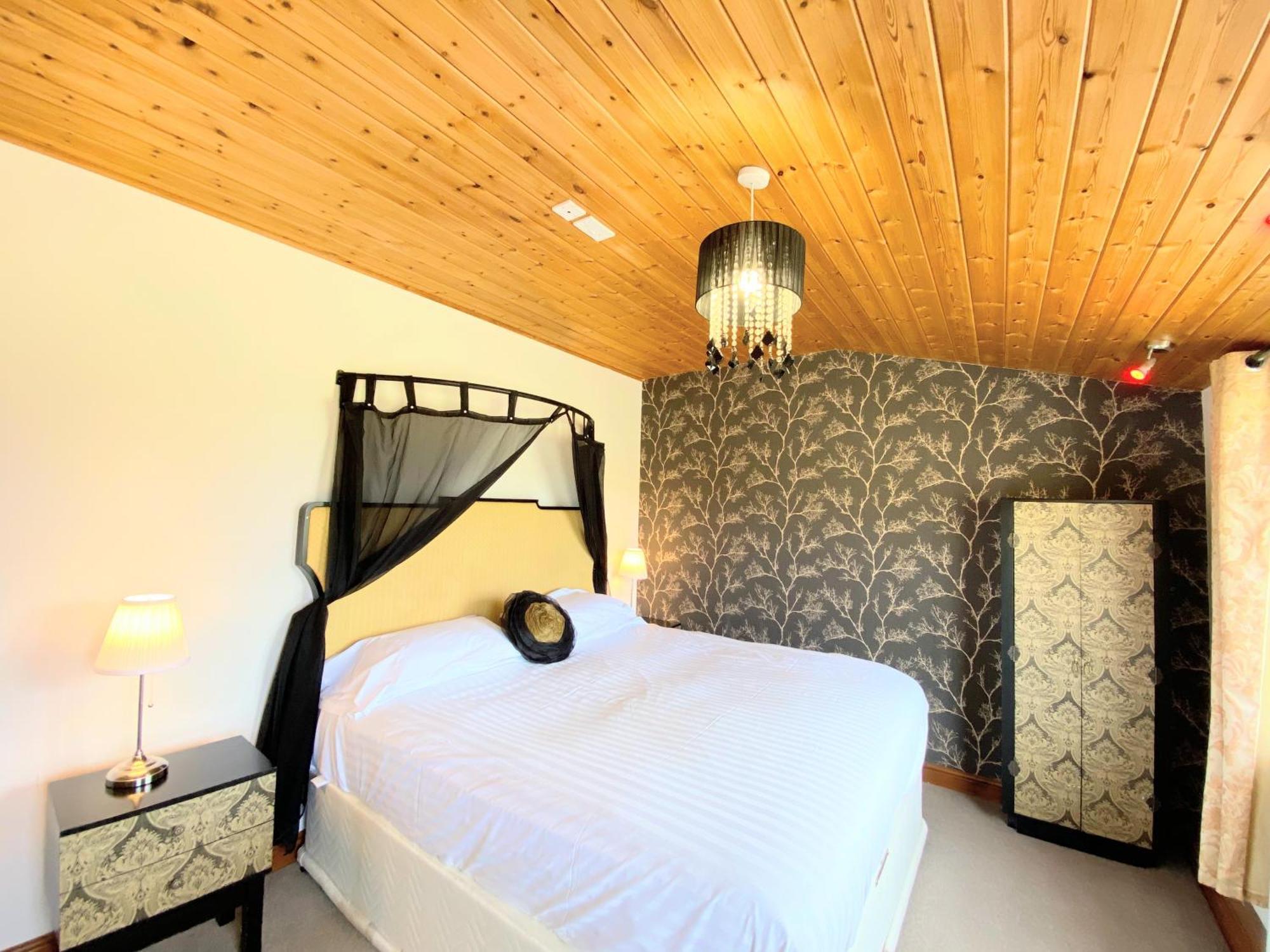 Villa Torridon 12 With Private Hot Tub - Fife - Loch Leven - Lomond Hills Kelty Esterno foto