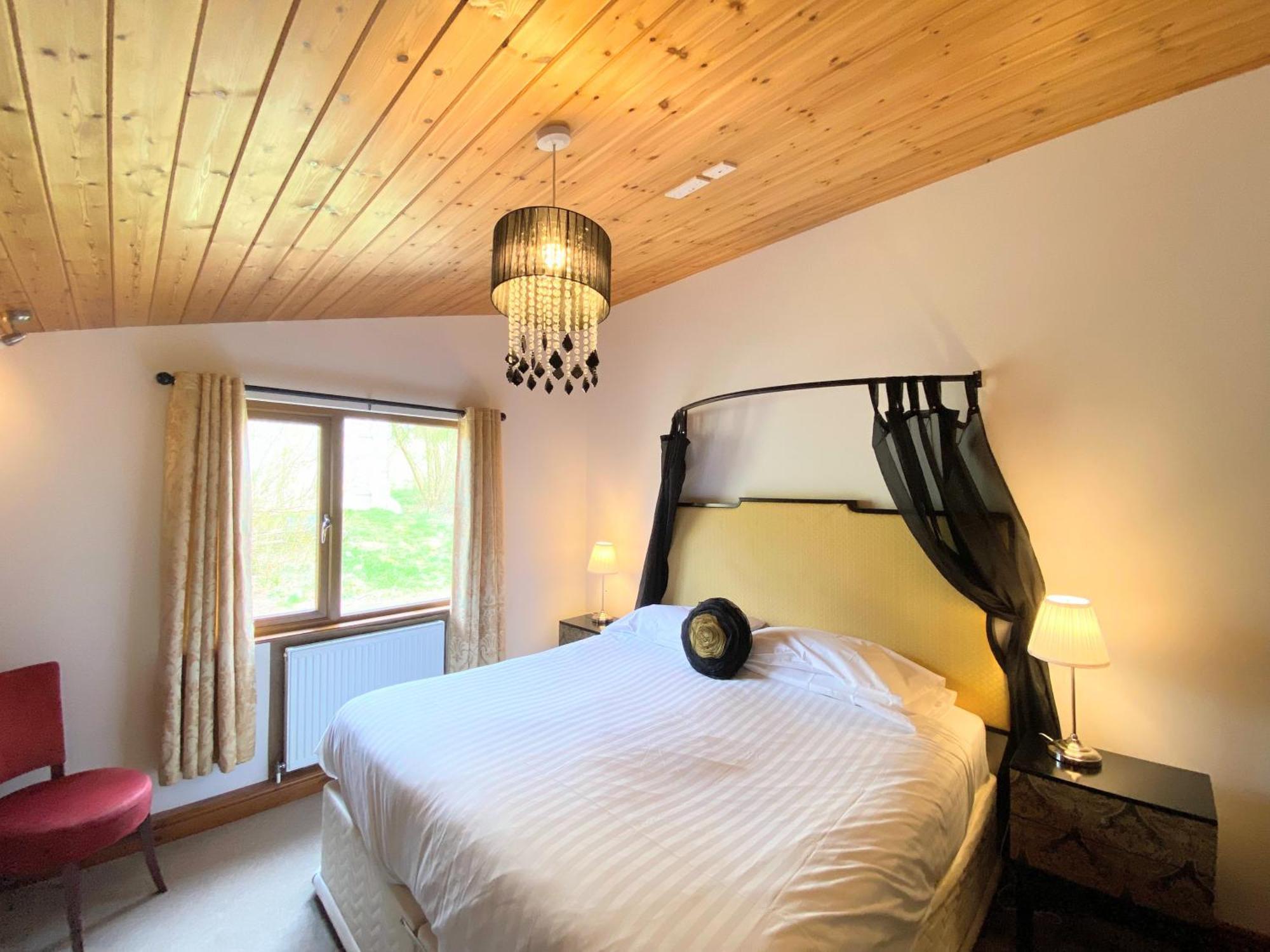 Villa Torridon 12 With Private Hot Tub - Fife - Loch Leven - Lomond Hills Kelty Esterno foto
