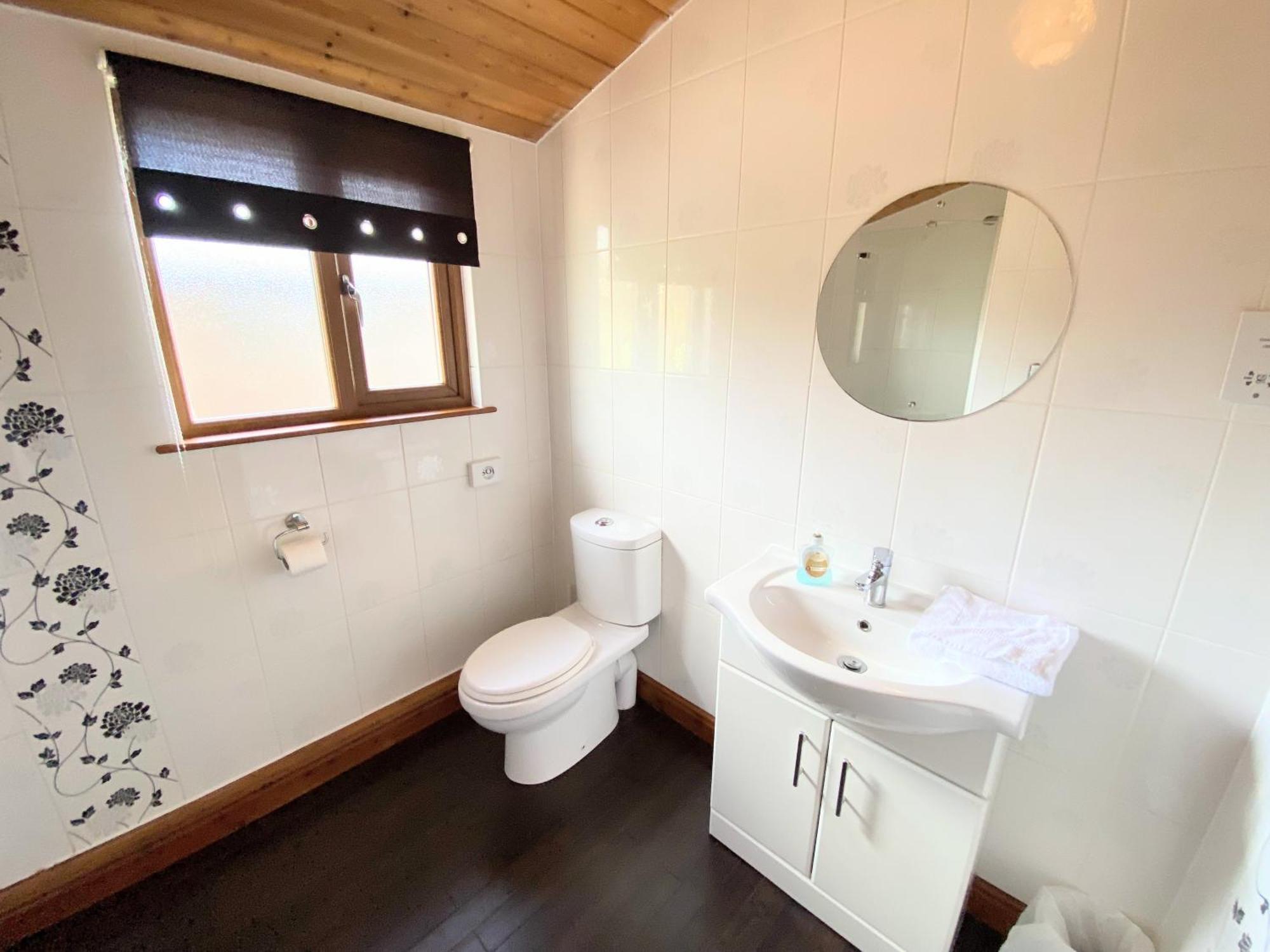 Villa Torridon 12 With Private Hot Tub - Fife - Loch Leven - Lomond Hills Kelty Esterno foto