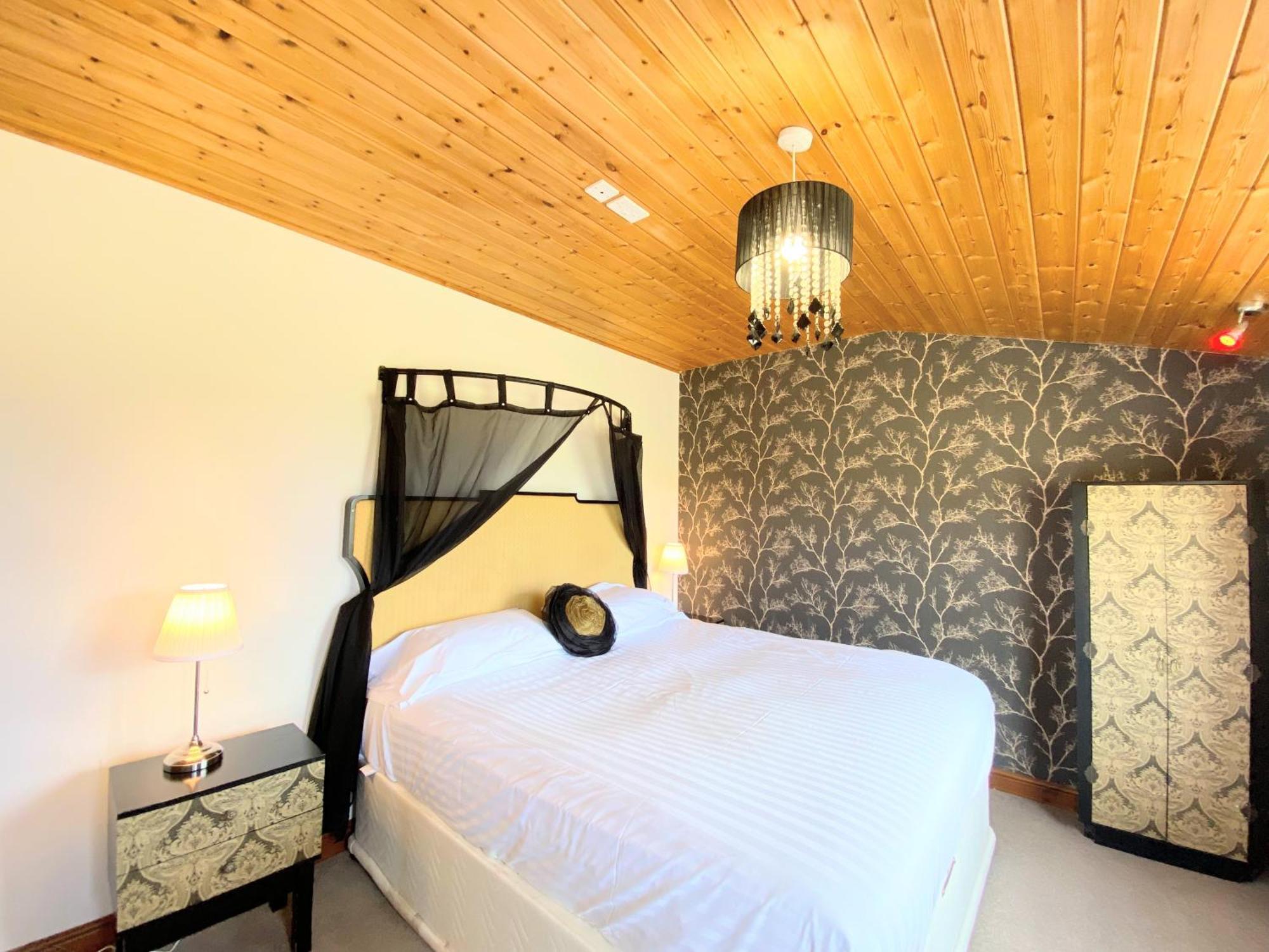Villa Torridon 12 With Private Hot Tub - Fife - Loch Leven - Lomond Hills Kelty Esterno foto
